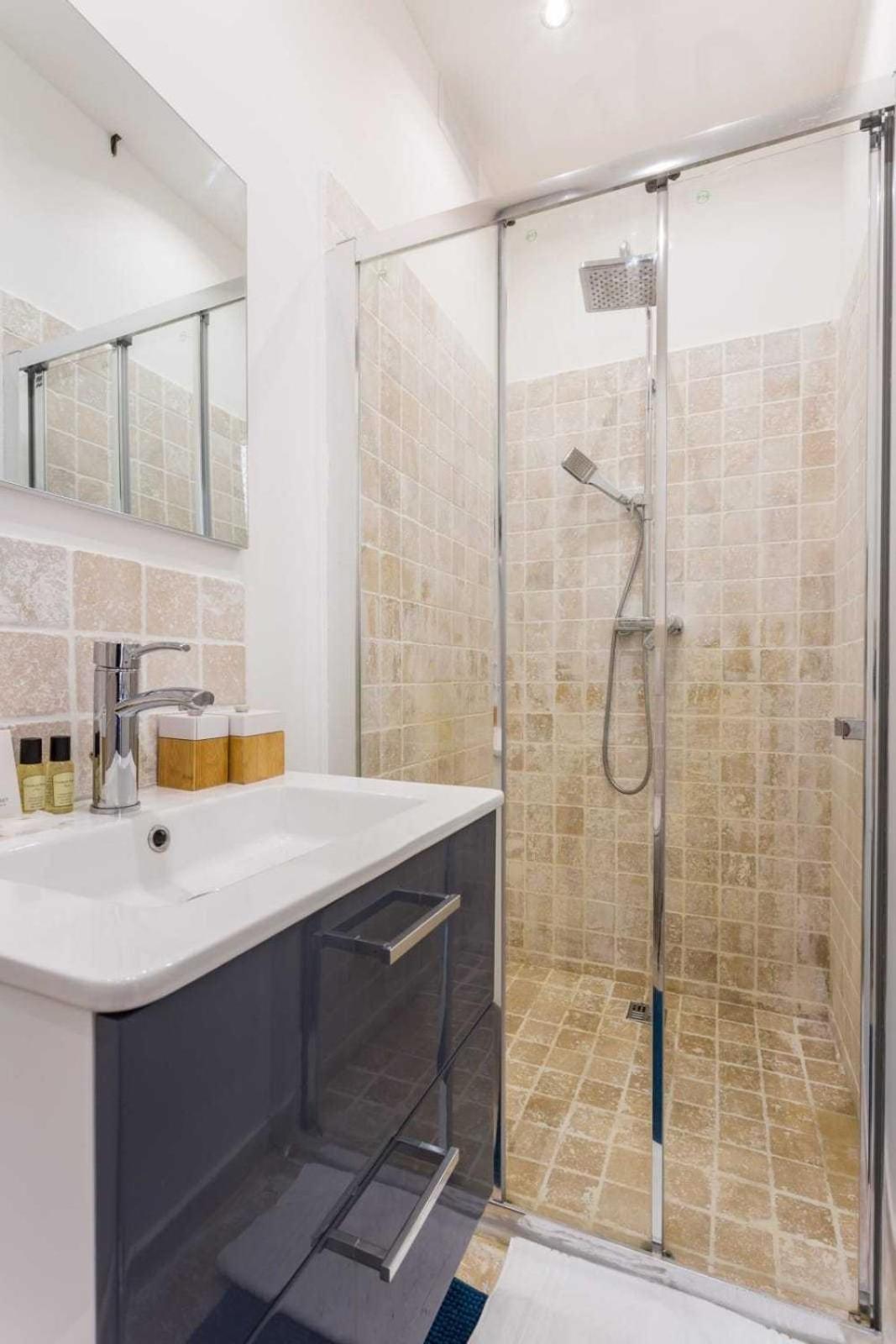 Cosy -2p- Place De Clichy-gare Saint Lazarre Appartement Parijs