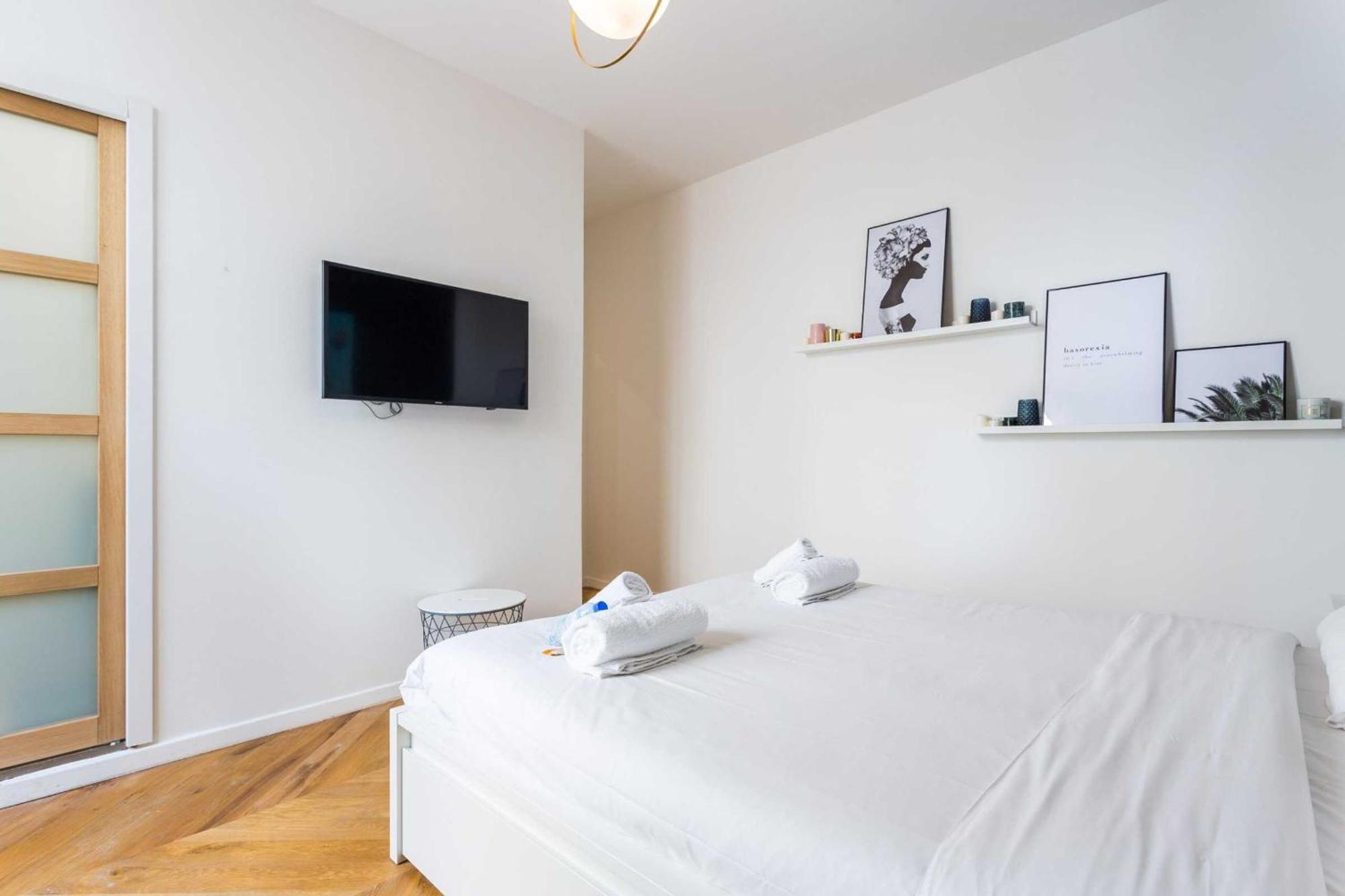 Cosy -2p- Place De Clichy-gare Saint Lazarre