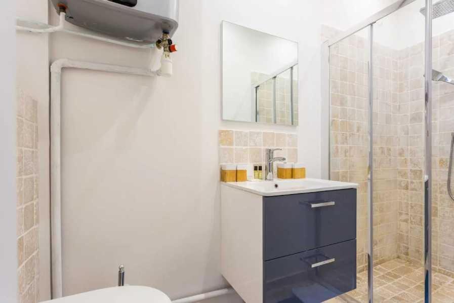 Appartement Cosy -2p- Place De Clichy-gare Saint Lazarre Parijs